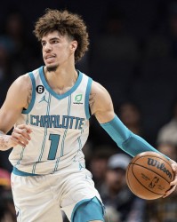 Stein：黄蜂正在寻找老将控球后卫来为拉梅洛·鲍尔提供替补支持